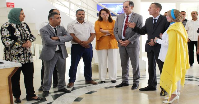 Visite du Ministre de l'Enseignement Supérieur et de la Recherche Scientifique au Centre de Calcul El-Khawarizmi au campus universitaire de la Manouba pour faire le point sur le processus d'orientation universitaire 2022.